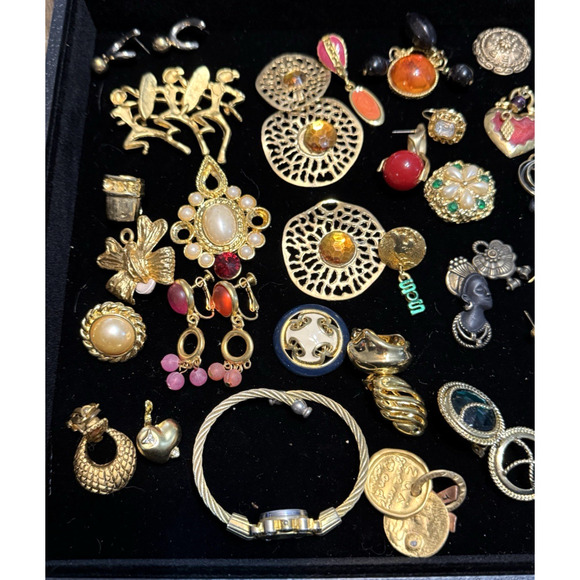 2 lb 4 oz Vintage Craft Jewelry Lot Gold Tone India Parts Beads Wings and Repair - Picture 8 of 16